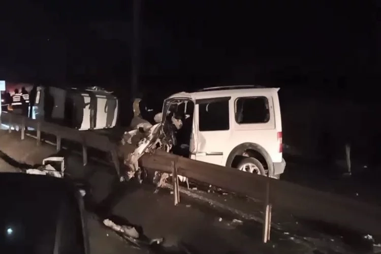 Tekirdağ'da ters yöne giren minibüs kazaya neden oldu! haberinin görseli