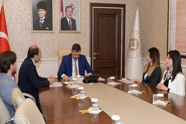 Erzurum’da Vali ve Rektör  lise öğrencileri için bir araya geldi haberinin görseli