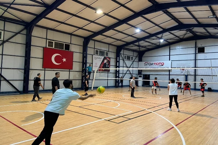 Hakkari'de voleybol turnuvası düzenlendi