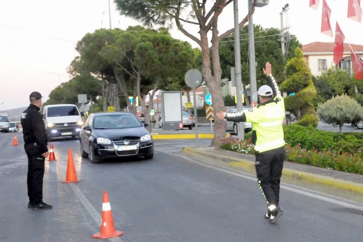 Çeşme'de huzur operasyonları kapsamında 196 kişi yakalandı