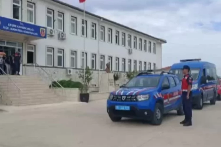 Çeşme'de göçmen kaçakçılarına suçüstü haberinin görseli