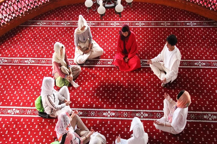 Muğla’da budist grup Mevleviliği öğreniyor haberinin görseli