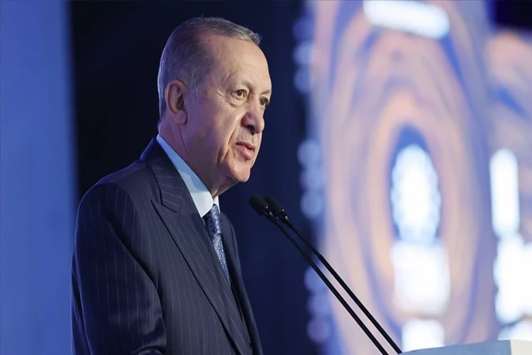 Cumhurbaşkanı Erdoğan: Deprem konutlarının hak sahiplerine teslimine başlayacağız haberinin görseli