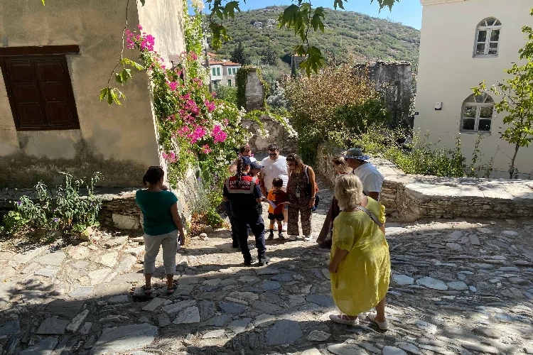 Aydın jandarması bilgilendirme çalışmalarına devam ediyor