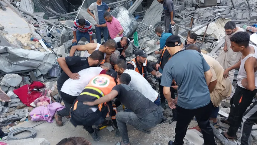 İsrail’in Gazze’de hedef aldığı bina (3)