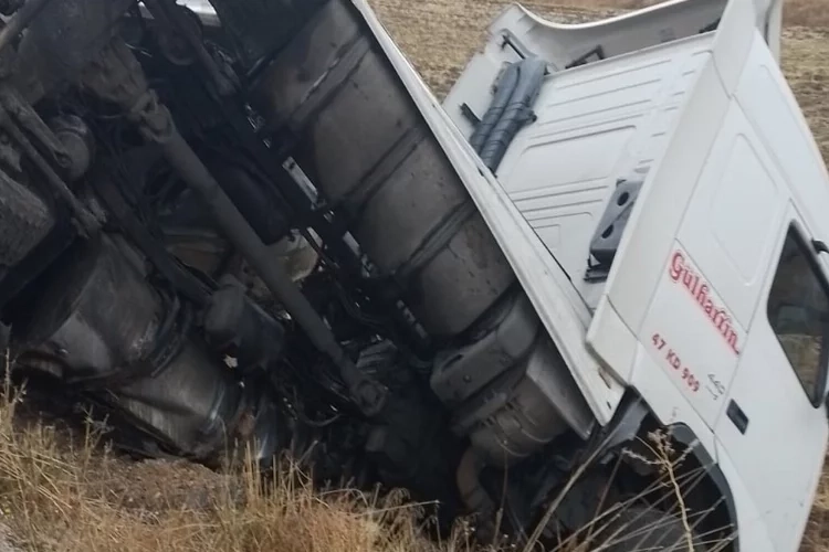 Kayseri-Kahramanmaraş yolunda tanker devrildi, ulaşım aksadı