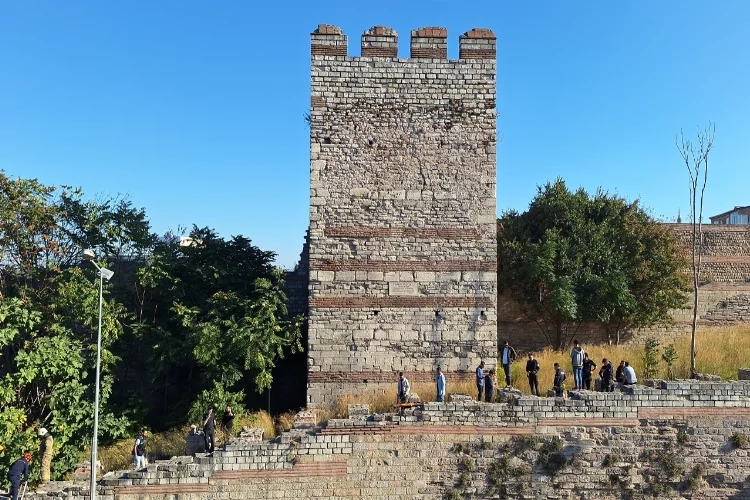 Tarihi Topkapı Surlarında ceset bulundu