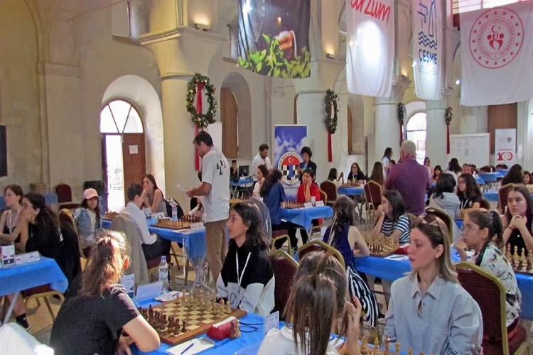 Cumhuriyetin 100. yılında Satrancın Ustaları Çeşme'de buluştu haberinin görseli