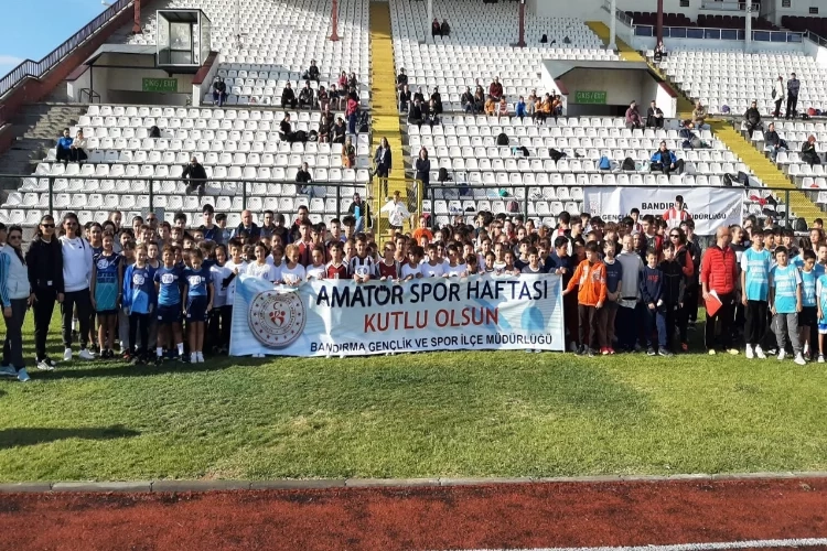 Bandırma’da, 100. Yıl Atletizm Yarışmaları düzenlendi haberinin görseli
