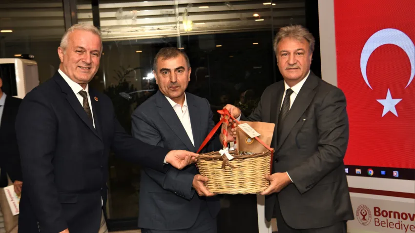 Bornova’da “Muhtarlar Günü” kutlandı (1)