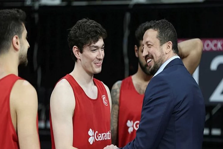 Cedi Osman’dan Hidayet Türkoğlu’na milli forma yanıtı haberinin görseli