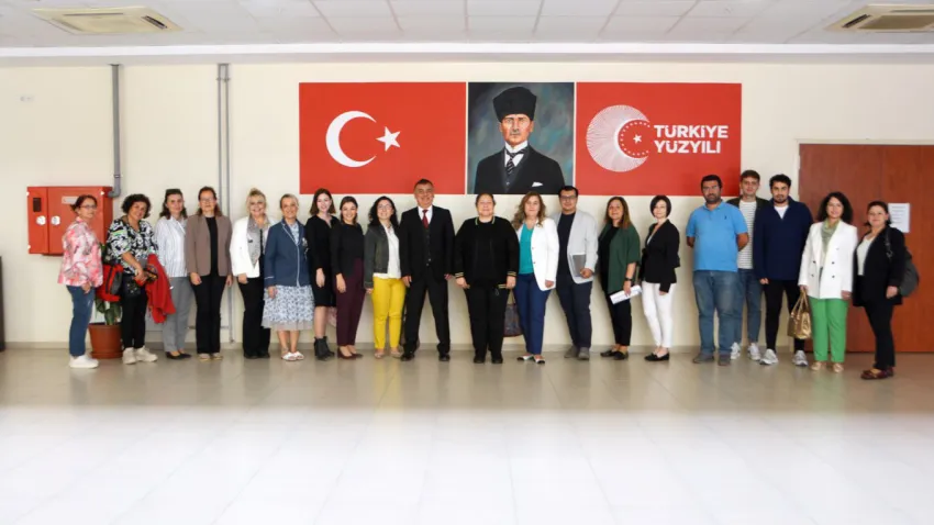EÜ İletişim Fakültesinde sanat duvara resmedildi (1)