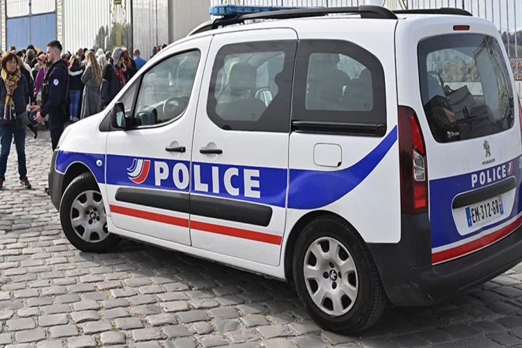 Fransa'da 6 havalimanı bomba ihbarı nedeniyle boşaltıldı haberinin görseli