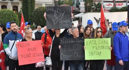 Aliağa'da İsrail protesto edildi