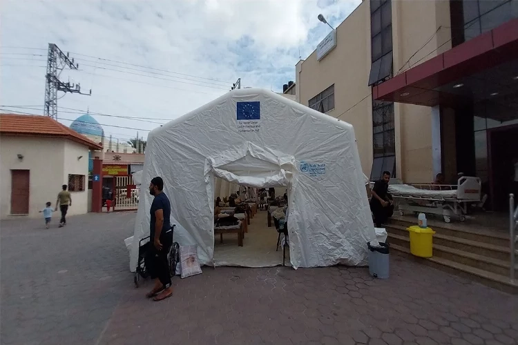 Gazze'de hastane doldu, yaralılar çadırda tedavi ediliyor