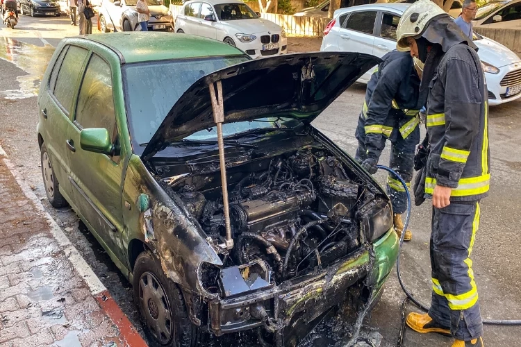 Adliye çalışanı otomobilini yanmış halde buldu