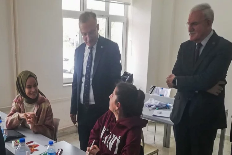 Rektör Akın Levent öğrencilerle bir araya geldi