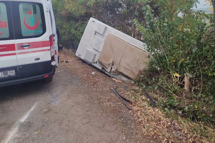 Sinop'ta işçi servisi devrildi