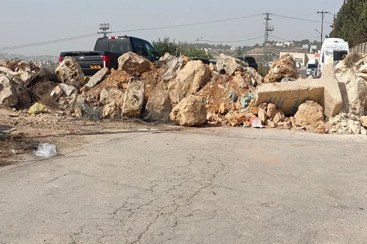İsrail, Kudüs’e giden yolları kapattı haberinin görseli