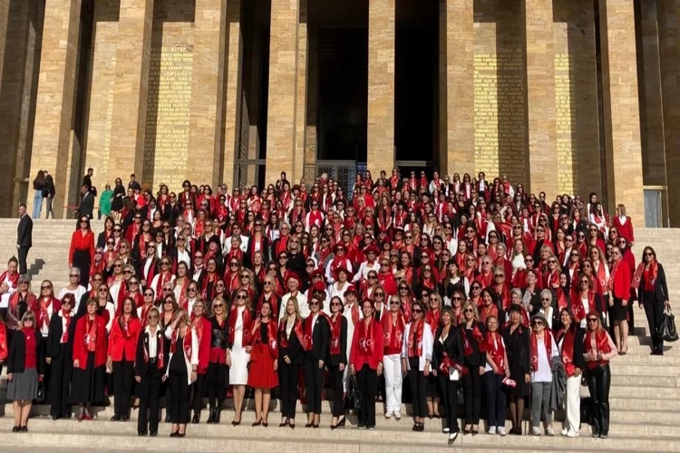 İşveren ve sanayici kadınlar Anıtkabir’i ziyaret etti haberinin görseli