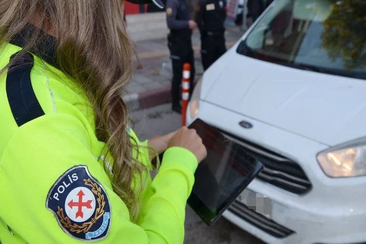 Afyon’da 108 sürücüye 212 bin 364 TL ceza kesildi haberinin görseli