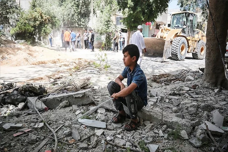 Gazze’de ölen çocukların isimleri kollarına ve bacaklarına yazıldı