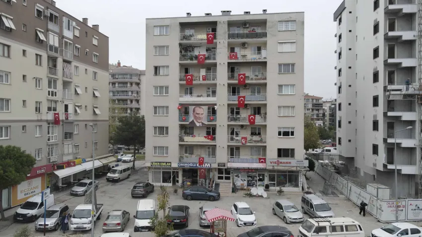 Bayraklı 100’üncü yıla hazır (1)