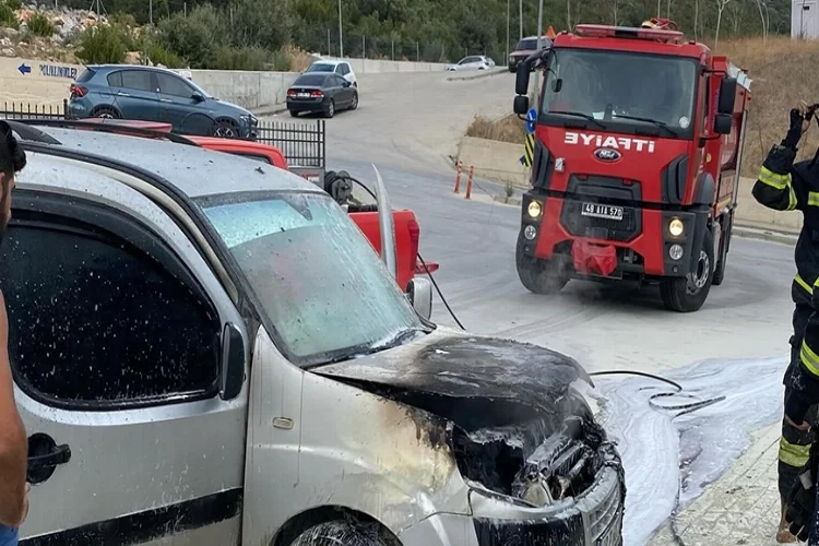 Muğla’da araç yangını panikletti