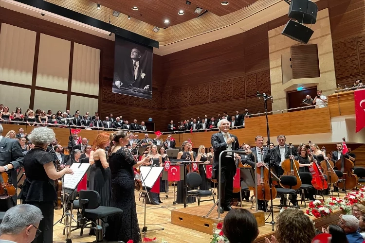 İzmir Devlet Senfoni Orkestrası ile Devlet Opera ve Balesi Korosu'ndan Cumhuriyet Bayramı'na özel konser haberinin görseli