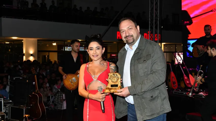 Çiğli’de Cumhuriyet Coşkusu Melek Mosso ile Zirve Yaptı (4)