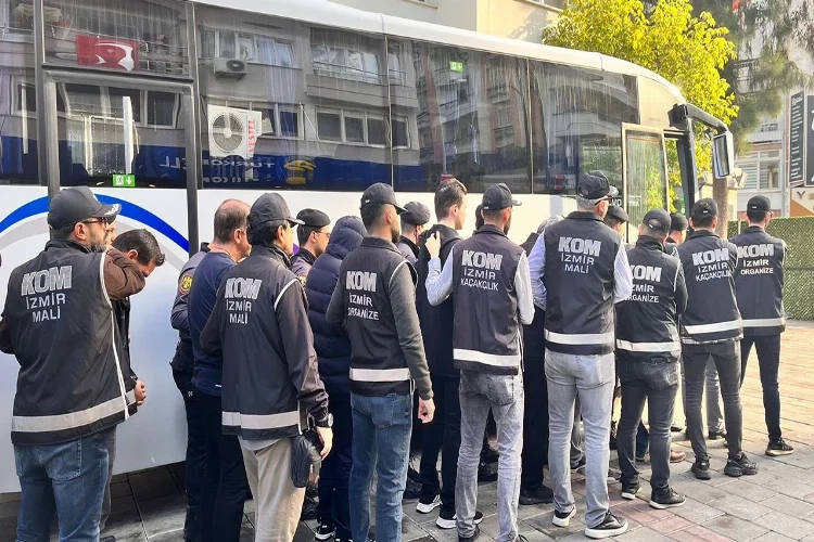 İzmir'de FETÖ operasyonu! haberinin görseli