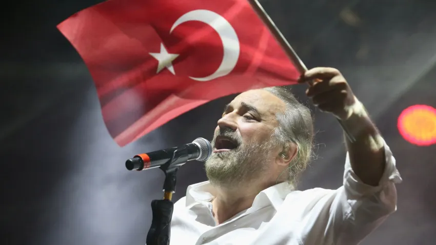 Karşıyaka’da Volkan Konak ile Cumhuriyet şöleni (5)