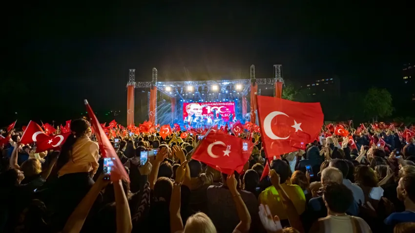 Karşıyaka’da Volkan Konak ile Cumhuriyet şöleni (7)