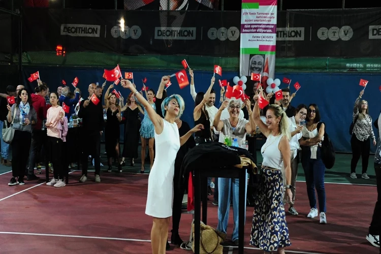 Balçova’da Cumhuriyet’in Çocukları Tenis Turnuvası haberinin görseli