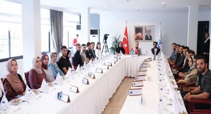 Rektör Hotar, Filistinli öğrencilerle bir araya geldi