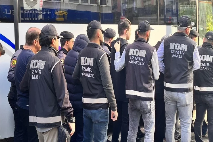 İzmir'de FETÖ operasyonu: 28 kişi tutuklandı