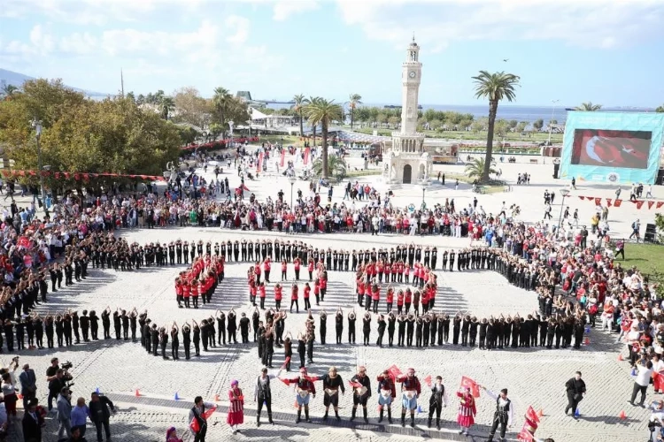 İzmir İl Milli Eğitim Müdürlüğü'nden meydanlara taşan Cumhuriyet'in 100. yılı kutlamaları haberinin görseli