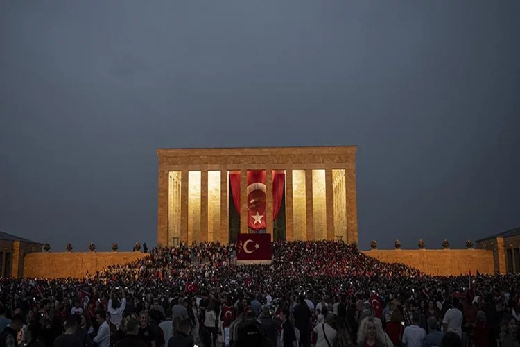 Anıtkabir'de Cumhuriyet'in 100. yılı coşkusu