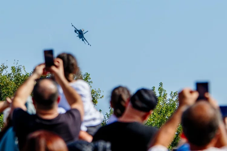 Antalya semalarında Cumhuriyet'in 100'üncü yılı için F-16 gösterisi haberinin görseli