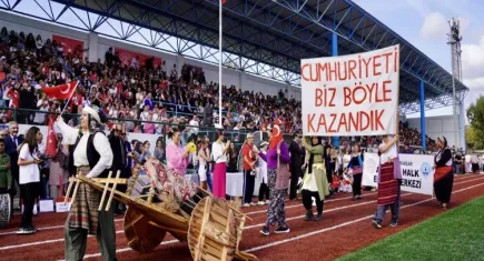 Seferihisar'da denizde ve karada 100'üncü yıl coşkusu