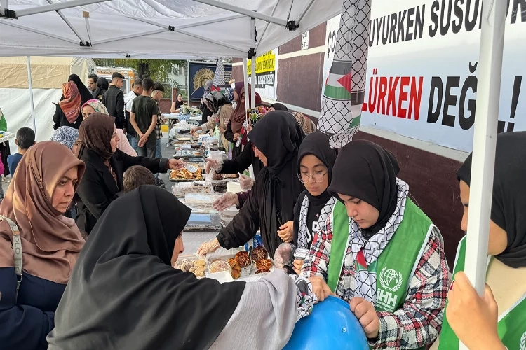 Bitlis’te Gazze yararına hayır çarşısı açıldı haberinin görseli