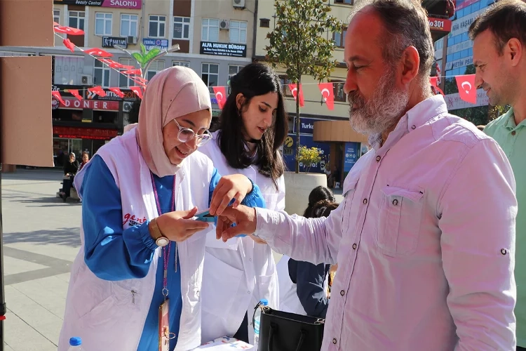 Geleceğin doktorlarından Rize’de sağlık taraması haberinin görseli