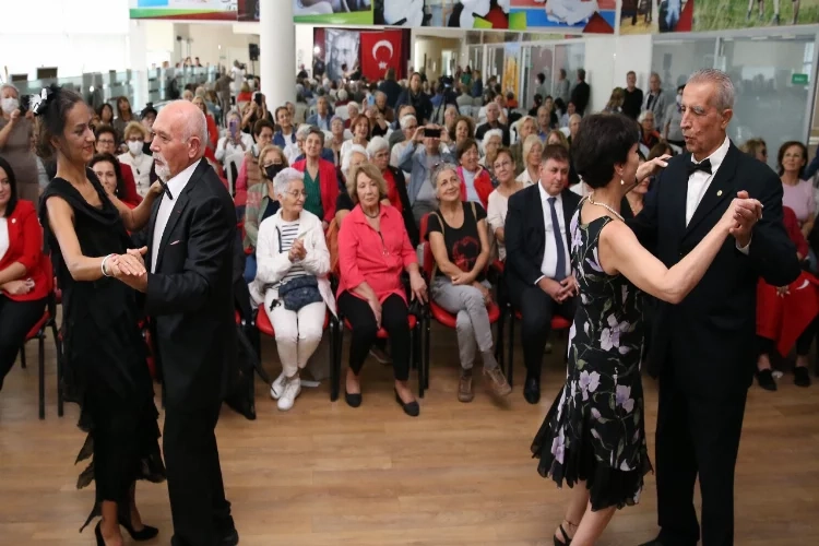 100. yıl coşkusu bir kez de Bilge Çınarlar’dan haberinin görseli