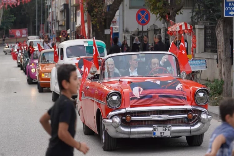 Bilecik'te klasik araba konvoyu yoğun ilgi gördü