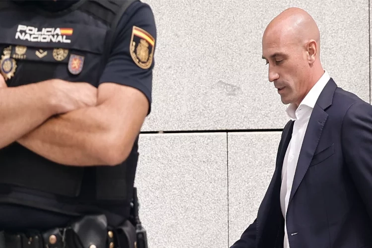 FIFA’dan Luis Rubiales’e 3 yıl men cezası