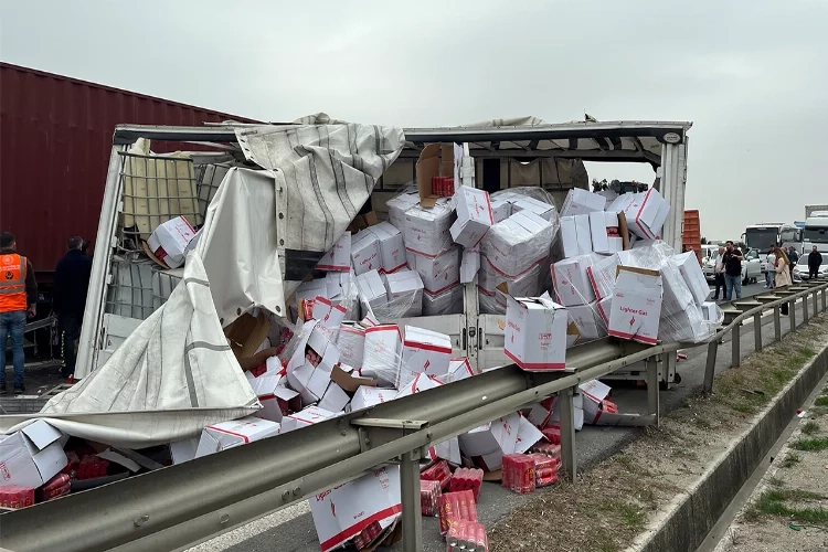 Tem’de feci kaza! 2 tır birbirine girdi haberinin görseli