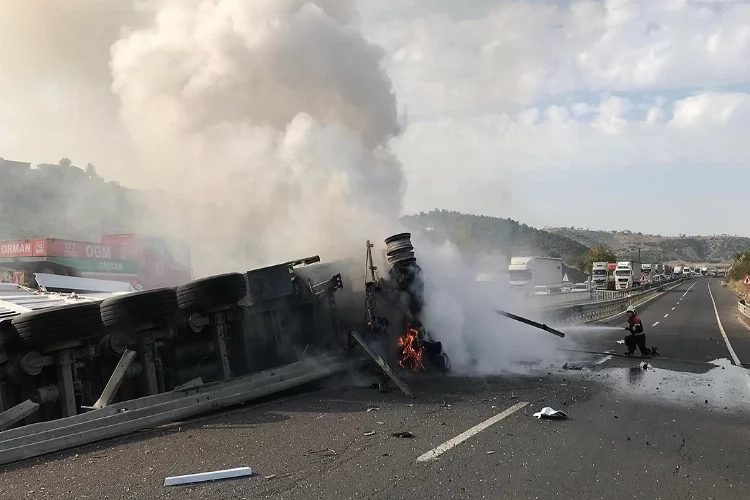 Yanan tırın sürücüsü viyadükten düşerek hayatını kaybetti