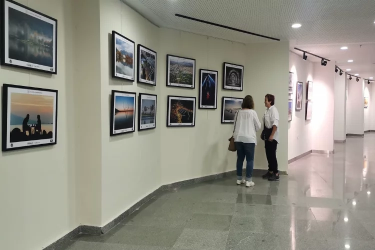 “Ege’nin İncisi: İzmir” fotoğraf sergisi törenle açıldı haberinin görseli