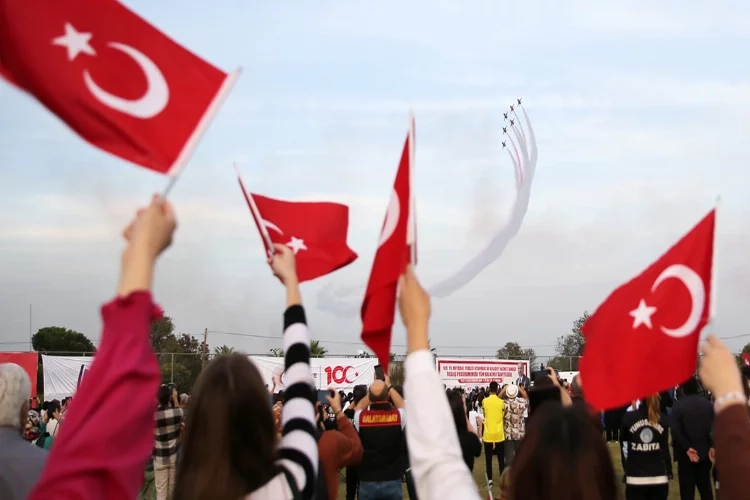 Türk Yıldızları, Manisa'da büyüledi haberinin görseli