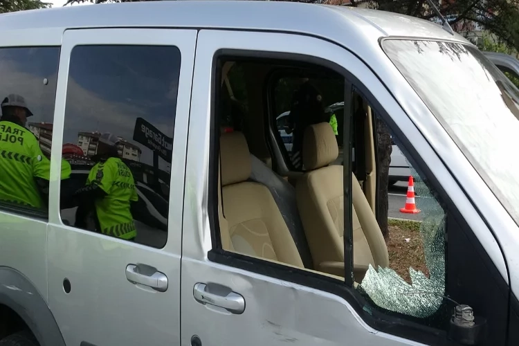 Uşak'ta kaza: Araç yayalara çarptı haberinin görseli